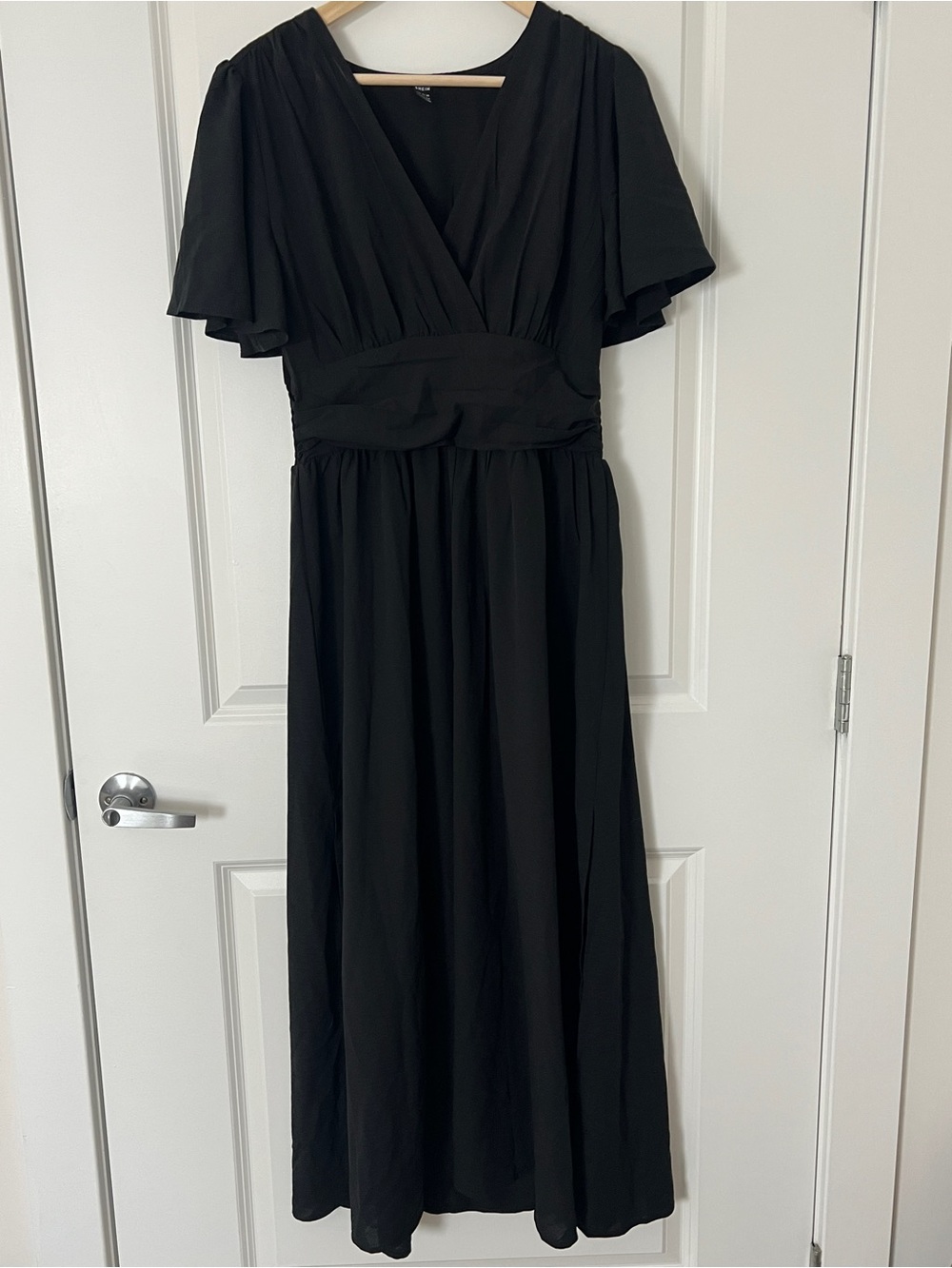 SHEIN Women’s Size L Black Flutter Sleeve Maxi Dress V Neck Slit NWOT